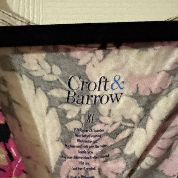 Croft & Barrow Floral V-Neck Blouse - Pink and Black size XL like new. - Picture 2 of 2
